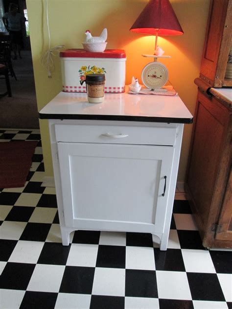 Please post images of vintage kitchen enamels, so pots, pans, jugs, kettles, teapots, etc, lets make the collection as. 1000+ images about Enamel top cabinets on Pinterest ...