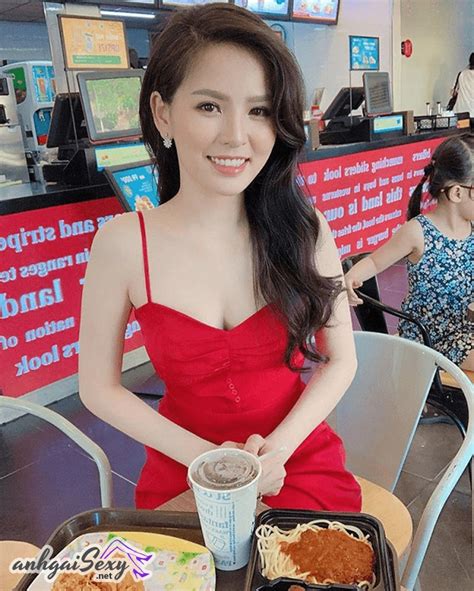Hot Girl Mì Gõ Phi Huyền Trang Sexy Lộ Clip Bikini Gợi Cảm