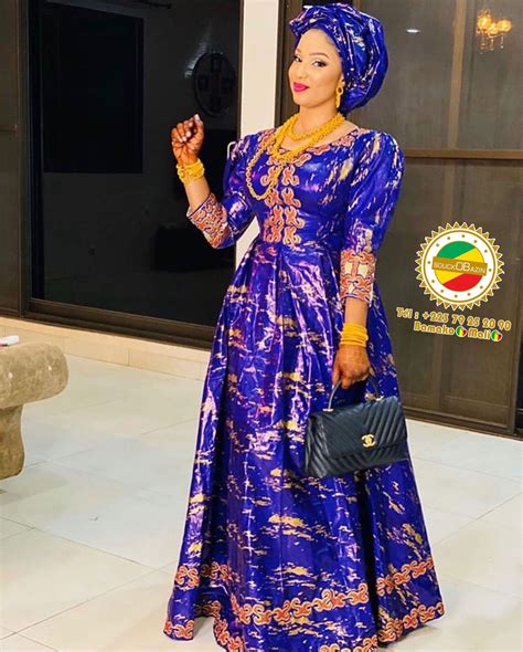 Forme ajustée robe sirène bazin africaine avec double fusée éclairante et manches droites longueur poignet. Épinglé par Penda Gueye sur Robe en 2020 (avec images ...