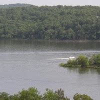 Bull shoals dam is a concrete gravity dam on the white river in northern arkansas in the united states. Bull Shoals Lake | My Branson