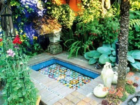 Weitere ideen zu garten, pflanzen, gartengestaltung ideen. Mosaik im Garten - 13 bezaubernde Designs mit Schwung ...