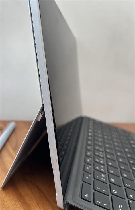 Microsoft Surface Pro 4 The Screen Is Detaching From The Frame