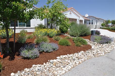 Learn how to build rock gardens in this photo tutorial. Rock and Flagstone Front Yard