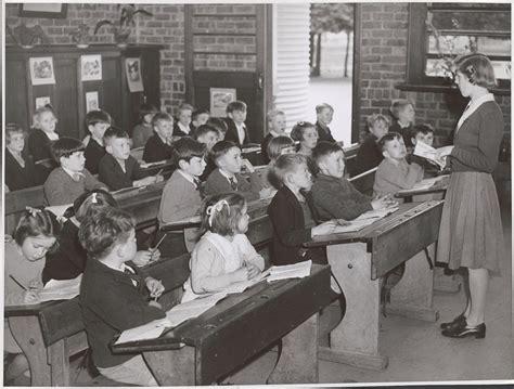 Tbt Vintage School Photos Show School Is Pretty Much The Same