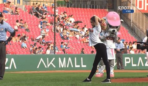 South Korean S First Pitch Is Amazing Nears 10 Million Views On Youtube Social News Daily