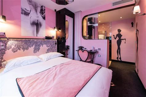 Mirror On Ceiling Above Bed Hotel Mirror Ideas