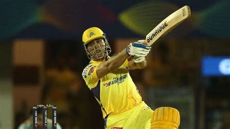 Watch Ms Dhoni Hits Huge Six On First Ball Of Innings During Lsg Vs