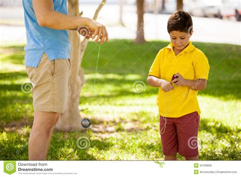 These yoyo tips will help you get ready to start. Boy And Dad Playing With A Yo-yo Stock Photo - Image of ...