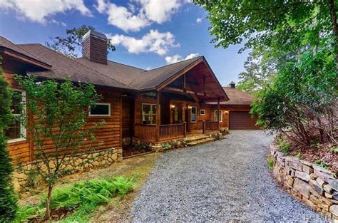Lake toxaway has 14 miles of shoreline bordering 640 acres of cool clear water. Indian Lake Estates Lake Toxaway NC Homes For Sale