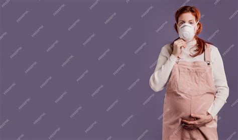 Premium Photo Pregnant Lady Wearing Protective Mask