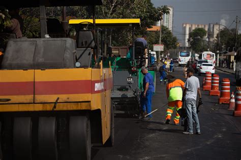Prefeitura Municipal de Volta Redonda Obras de asfaltamento avançam em três bairros de Volta