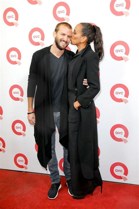 This fifth generation family business distributes fabrics, furniture, carpets, wall coverings, trimmings, drapery hardware and accessories. QVC Fashion-Event: Große Promi-Party, Vertical Catwalk und ...