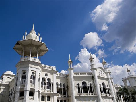 Stesen keretapi kuala lumpur adalah mercu tanda untuk bandaraya kuala lumpur sebelum adanya menara berkembar petronas. Bangunan Stesen Keretapi | Jalan Sultan Hishamuddin, Kuala ...