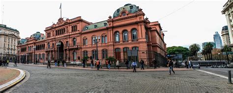 Sitio oficial de la casa rosada, con noticias e información sobre el palacio de gobierno de la argentina, datos sobre las visitas guiadas y fotos. A Walking Tour of Buenos Aires' Architectural Landmarks