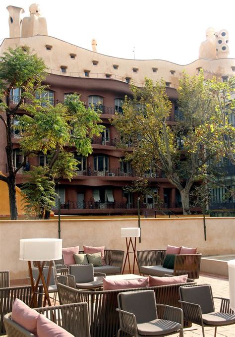 Отель в Барселоне с видом на Каса Мила Patio Interior Interior