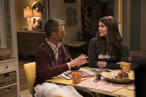Gilmore Girls Revival Had A Strict Spoiler Policy But Sean Gunn Says Netflix Isnt As Intense