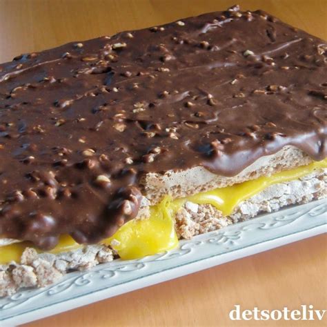 Daimkake Med Mandelbunn Og Krem Det S Te Liv Kaker Baking Dessert