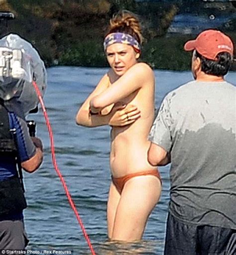 Elizabeth Olsen Nude Pics Page
