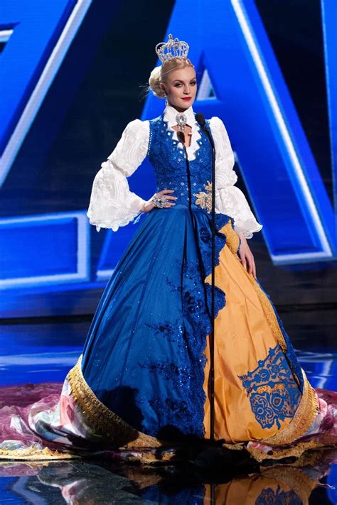 Miss Suède 2015 Paulina Brodd Dans Son Costume Traditionnel 16122015 Miss Swed Miss