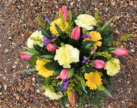 Spring Posy B Simmons Florists Flower Specialist In Bedford