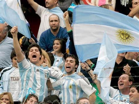 Poskusite najboljše iz argentine in še več. Conheça os cantos argentinos que você ouvirá na Copa ...