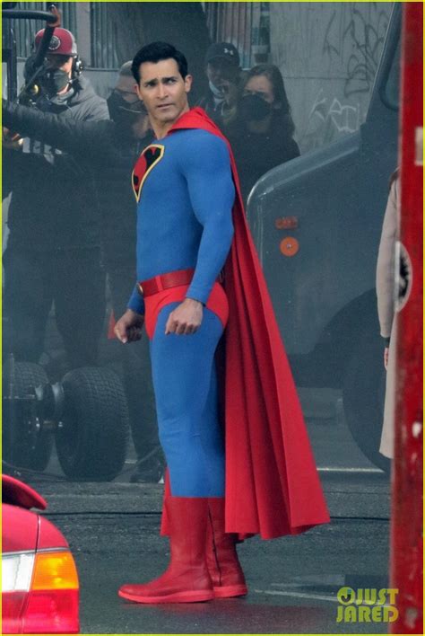 Tyler Hoechlin Spotted In A Retro Superman Suit In New Superman And Lois
