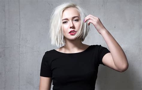 Check spelling or type a new query. 5 Coolest Side Parted Blunt Bob Hairstyles for Women