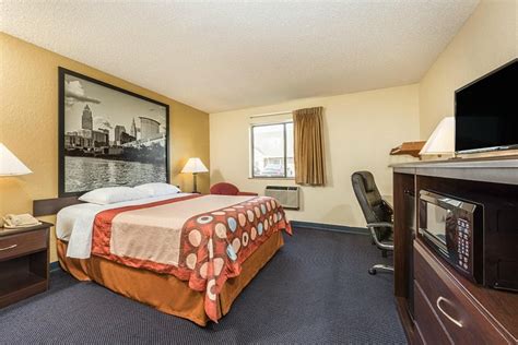 Super 8 By Wyndham Franklinmiddletown Area Rooms Pictures And Reviews