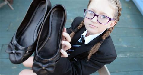 Schoolgirl 12 Put Into Isolation Because New Shoes Have A Bow On The Front Mirror Online