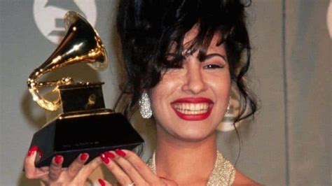 Realiza Ángela Aguilar un homenaje a Selena Quintanilla