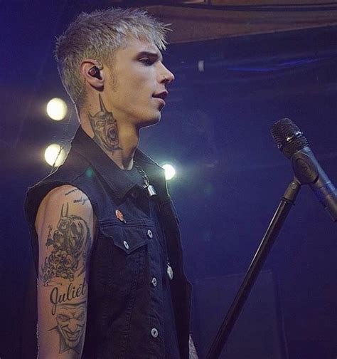 He was bullied in high school. All u haters back off I'm sick of u hating on his blonde ...