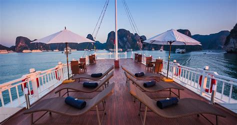 Cruise halong à bai tu long. Jonque Bhaya - Croisière Super deluxe en baie d'Halong