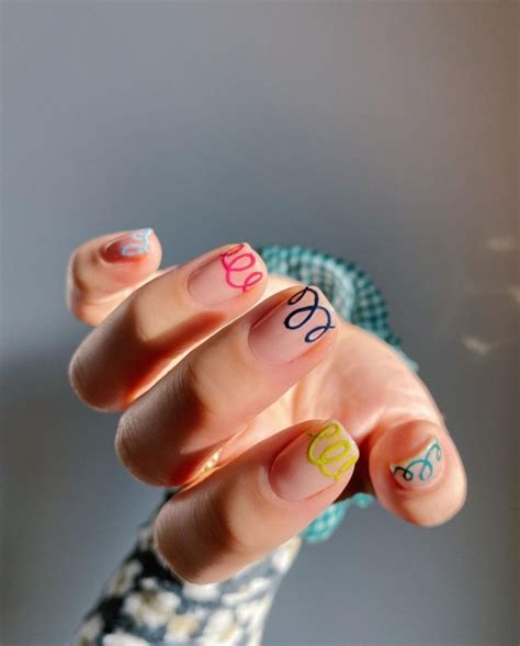 Doodle Nail Art Is The Coolest Manicure Trend Of The Season Savoir Flair