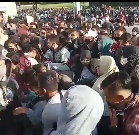 Current local time in masaran. Viral, Video Pemandangan Miris Ratusan Pelamar Kerja Di Pabrik Boneka PT CWI Masaran Sragen ...