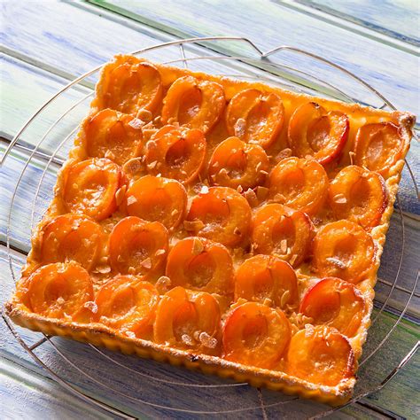 Découvrez la recette Tarte aux abricots et aux amandes sur cuisineactuelle fr No Cook Desserts