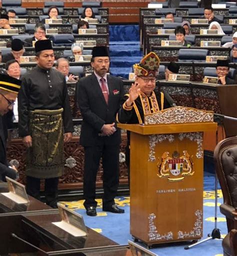 Persidangan dewan rakyat subscribe kzclip tv3malaysia dan ikuti perkembangan terkini persidangan dewan rakyat secara langsung. Majlis angkat sumpah anggota Dewan Rakyat | BORNEONEWS.NET