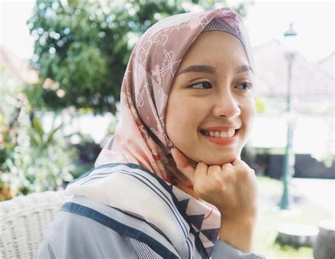 7 tips hijab bagi pemilik wajah bulat yang sedang hits dyah ayu alvinda