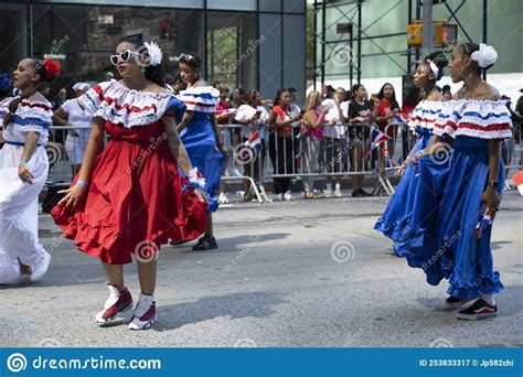 You Women Dancing During The Dominican Day Parade Editorial Photography Image Of Dancing