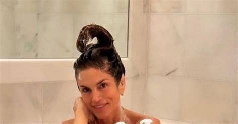 Cindy Crawford Strips Totally Naked In Steamy Bathtub Snaps As Fans Have Meltdown Daily Star