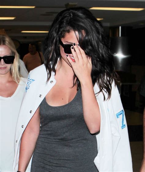 Selena Gomez At Lax Airport In Los Angeles 04 19 2015 Hawtcelebs
