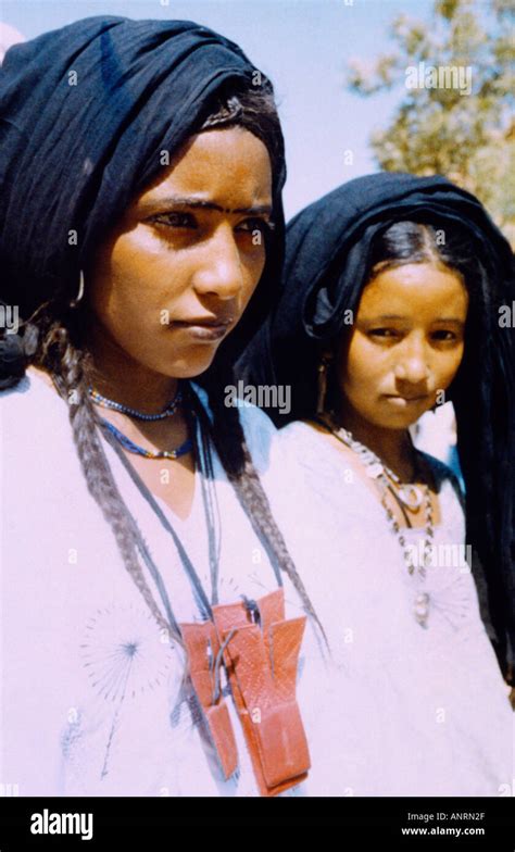Niger Two Tuareg Girls Stock Photo Alamy