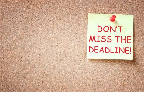 Sticky Note With The Phrase Dont Miss The Deadline — Stock Photo
