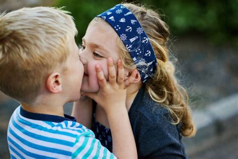 Sister Brother Kissing Child Bilder Und Stockfotos Istock