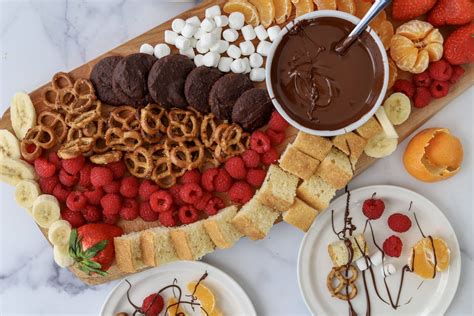 Simple Chocolate Fondue Snack Or Dessert Board Hälsa Nutrition