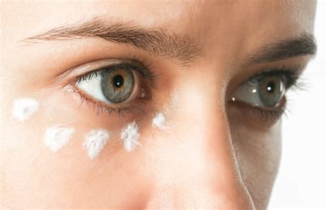 How To Treat Eczema Around The Eyes Livestrongcom