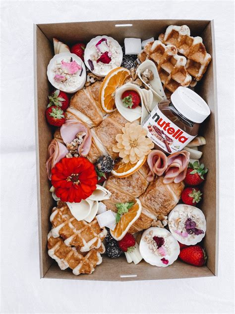 Breakfast Platters In 2021 Breakfast Platter Brunch Box Breakfast T