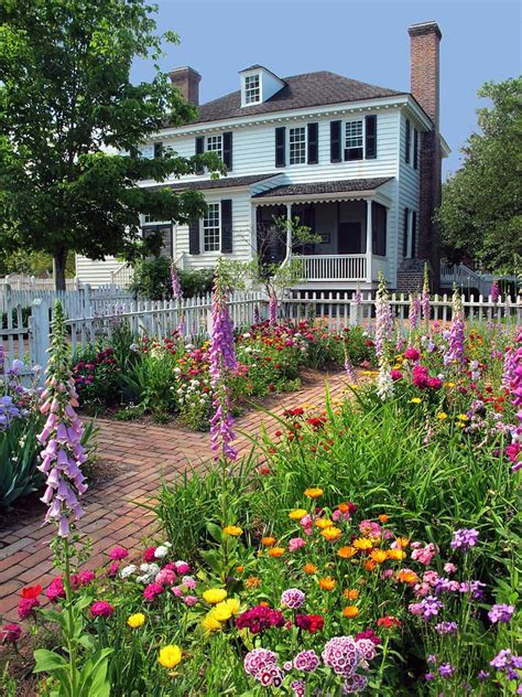 We would like to show you a description here but the site won't allow us. Garden in Williamsburg Va | Colonial garden, Flower garden ...