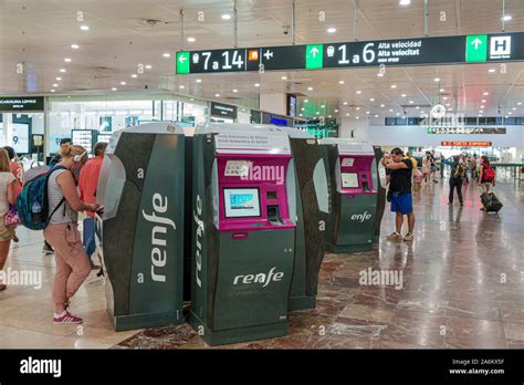 Ticket Vending Machines Es190825008 Hi Res Stock Photography And Images