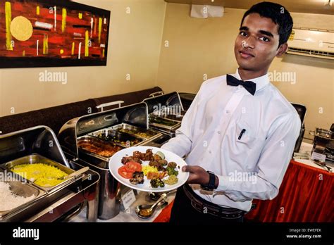 Waiters Mumbai Hi Res Stock Photography And Images Alamy
