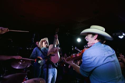 Garth Brooks Played A Rowdy Nj Dive Bar Concert Snow Be Damned